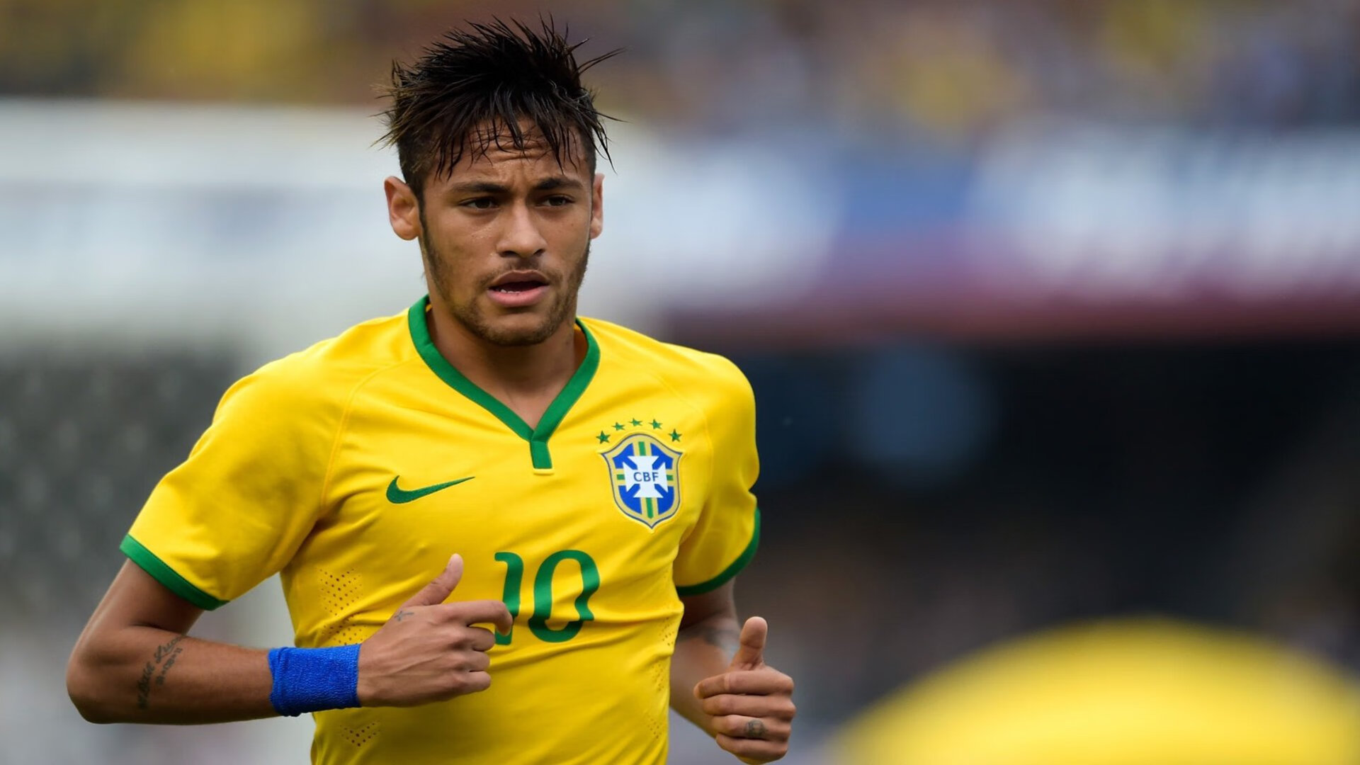 【现场气氛火爆】球迷疯狂助威点燃比赛激情，球迷疯狂庆祝