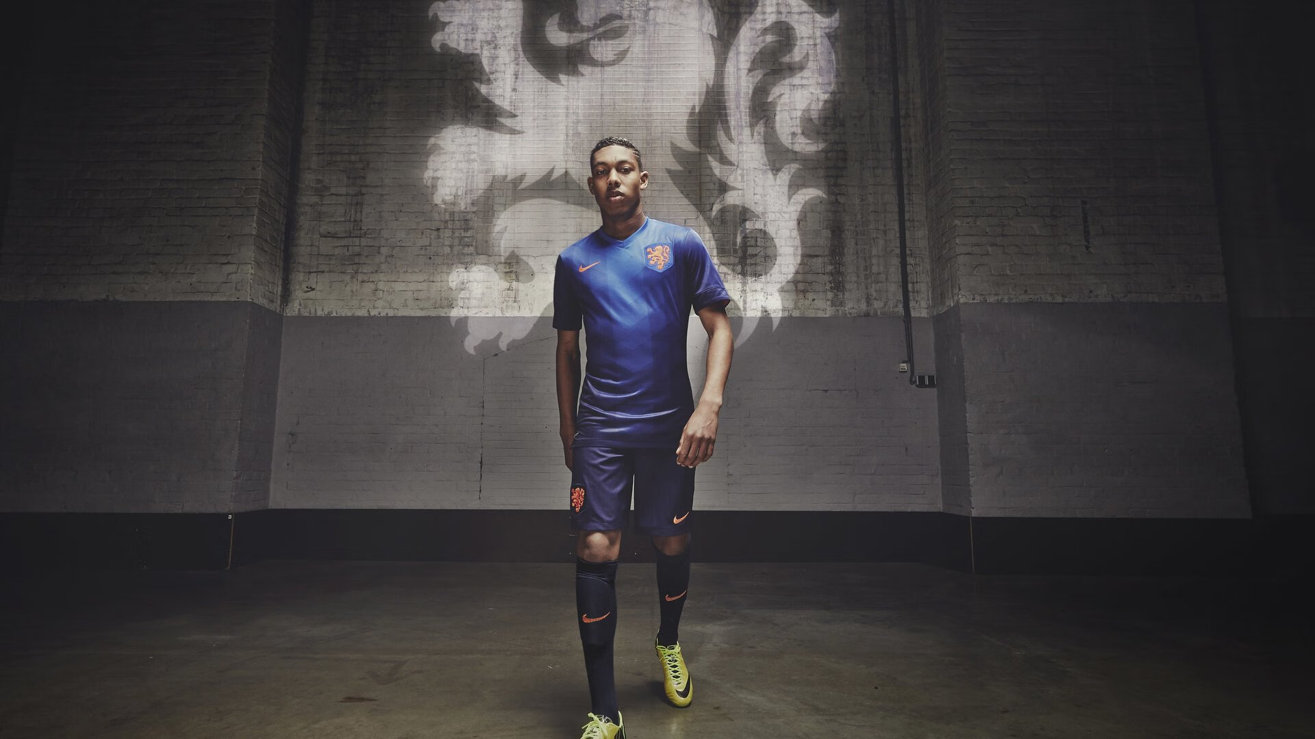 爱游戏多端接入-国足全队合力战胜对手，晋级国际赛决赛，国足锦标赛